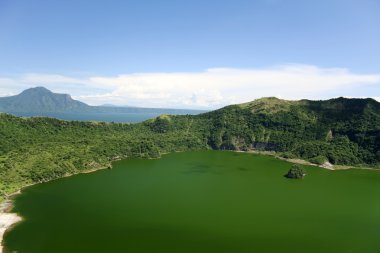 Taal Volkanı krater