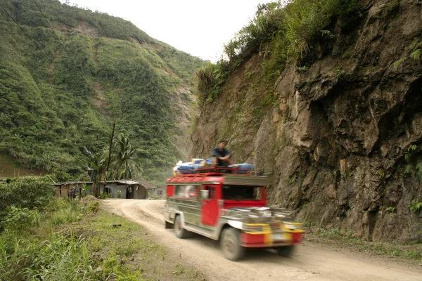 Jeepney im Gebirge — Stockfoto
