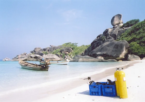 Scuba diving equipment on beach similian island thailand — Stock Photo, Image