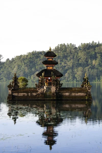 Balinese lake temple — Stock Photo, Image