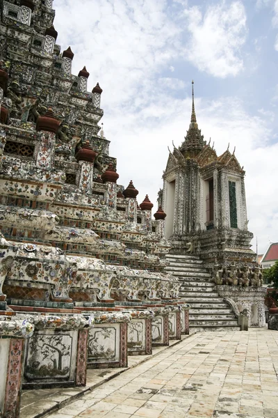 Wat arun templo da alvorada — Fotografia de Stock