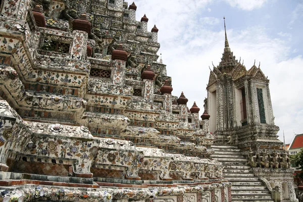 Wat arun tempel van de dageraad — Stockfoto