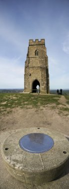 somerset Glastonbury tor kilise kalıntıları