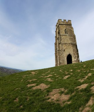 somerset Glastonbury tor kilise kalıntıları