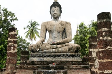 Seated buddha sukothai thailand clipart