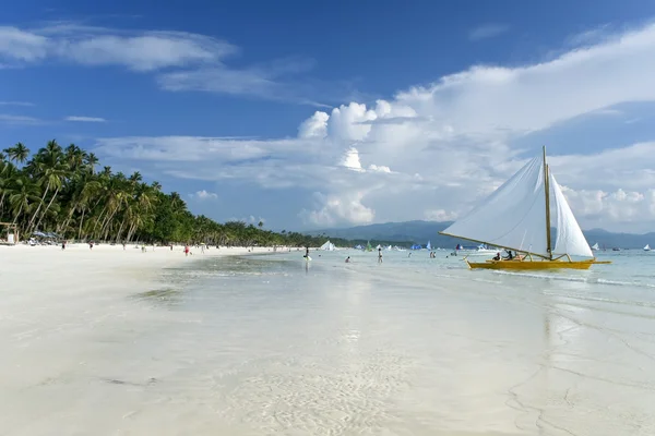 Wyspa Boracay białej plaży paraw — Zdjęcie stockowe