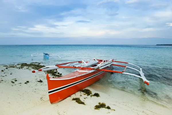 Banka traditional outrigger fishing boat — Stock Photo, Image