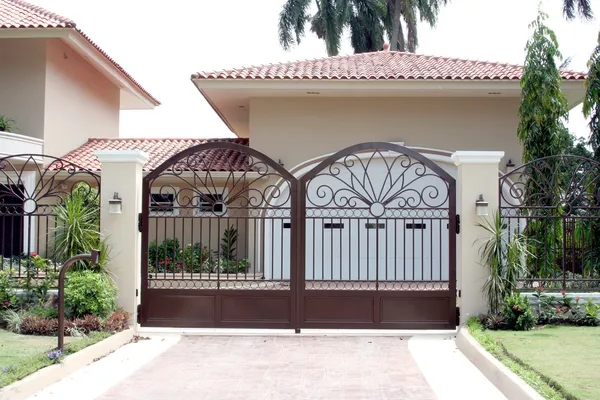 Mansion's Front Gate — Stock Photo, Image