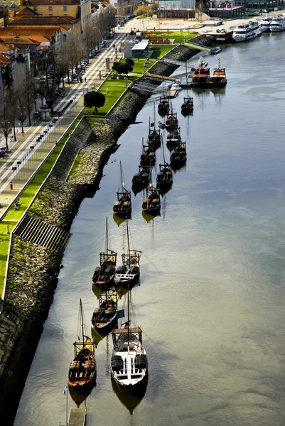 Rabelos båtar på floden douro. Stockbild