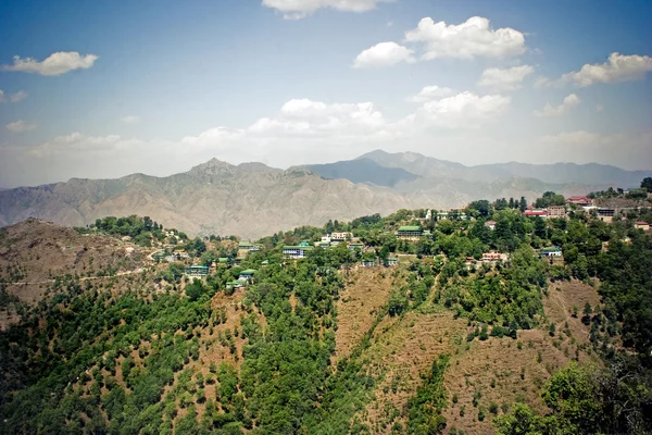 Pueblo montañoso del Himalaya . — Foto de Stock