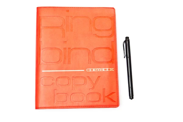 Copybook vermelho e caneta — Fotografia de Stock