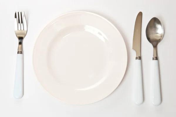 Тарелка на столе — стоковое фото