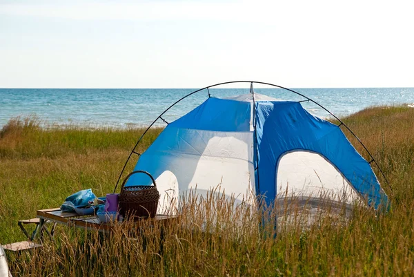 Tenda vicino al mare — Foto Stock