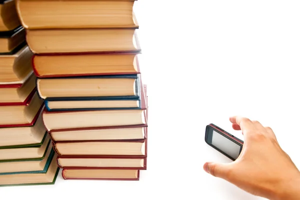 Книги и телефон — стоковое фото