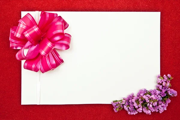 Weißes Papier blank mit Blumen — Stockfoto