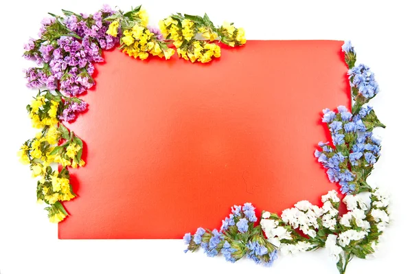 Isolerade rött kort med blommor — Stockfoto