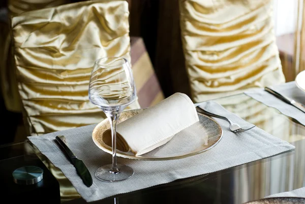 Dekorerade bordet i restaurangen — Stockfoto