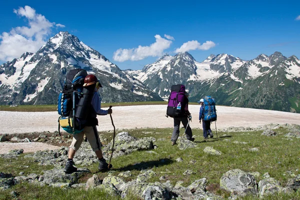 Ragazze escursioniste in montagna wally . — Foto Stock