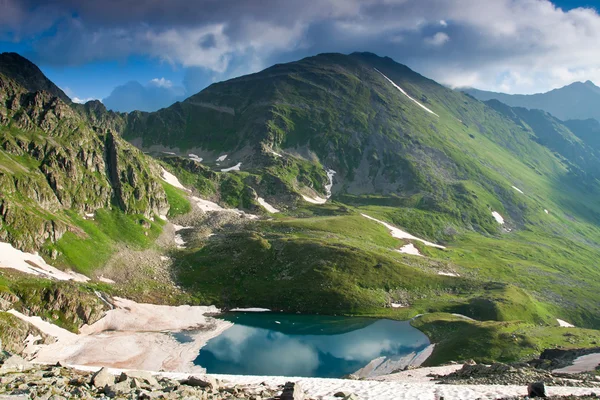 크리스탈 리버와 산 풍경. — 스톡 사진