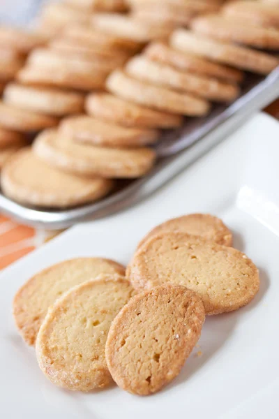 Pasteles de pastelería con azúcar en plato . —  Fotos de Stock