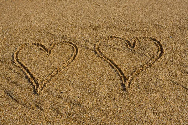 Два серця на пляжі . — стокове фото