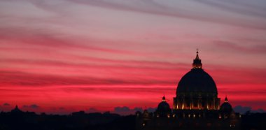 Roma tarafından gece - Vatikan kubbe siluet