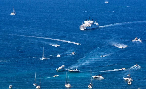 Ruch statków na morzu — Zdjęcie stockowe