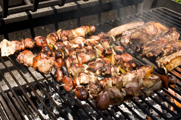 Vlees op het vuur — Stockfoto