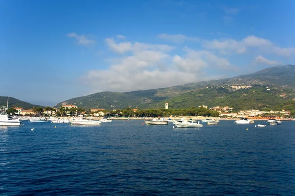 Pequeno porto de Marina Di Campo - Ilha de Elba — Fotografia de Stock