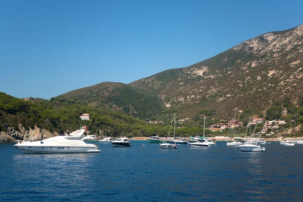 Barcos no mar da ilha de Elba — Fotografia de Stock