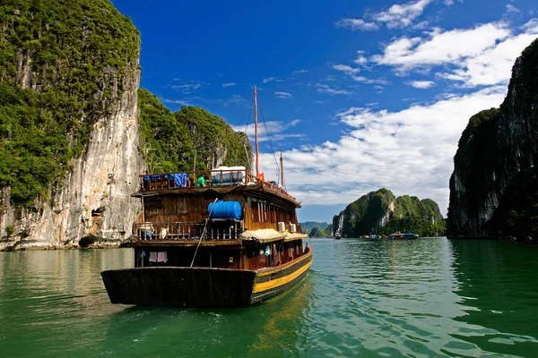 Halong ha long baai, vietnam — Stockfoto