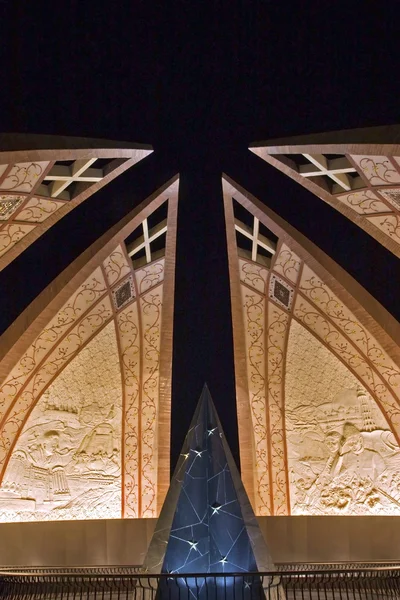 巴基斯坦纪念碑的夜景 — 图库照片