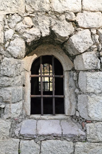 Вікно старої церкви — стокове фото