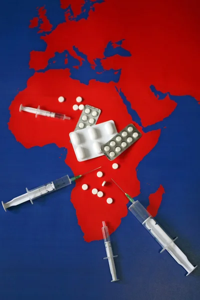 Mapa com comprimidos, seringas e agulhas — Fotografia de Stock