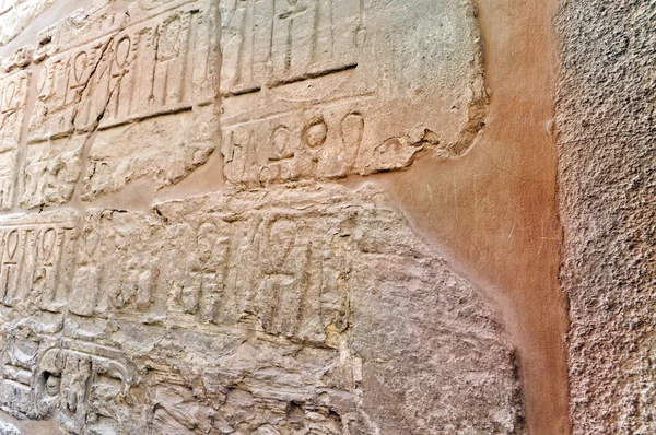 Farao tempel - hiërogliefen op de muur — Stockfoto