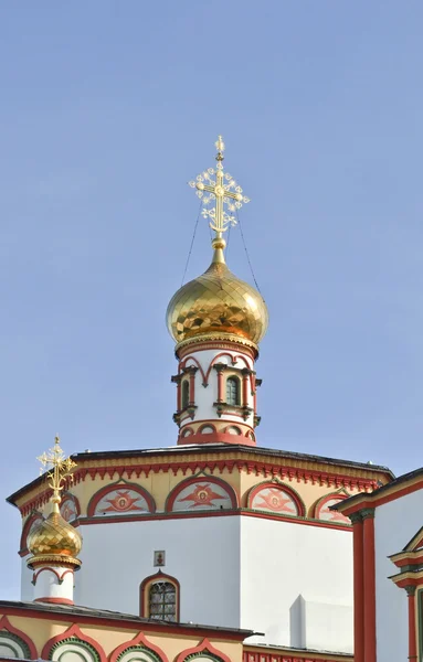 Vit rysk kyrka — Stockfoto