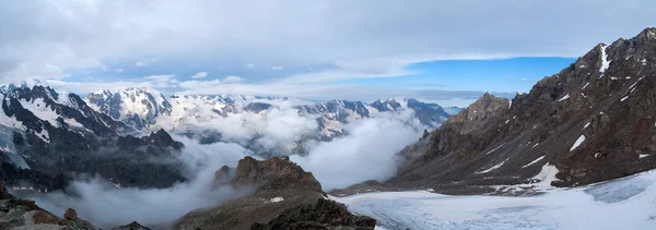Hermosa vista desde el pico — Foto de Stock