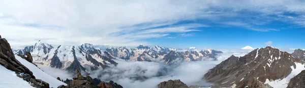 Hermosa vista desde el pico — Foto de Stock