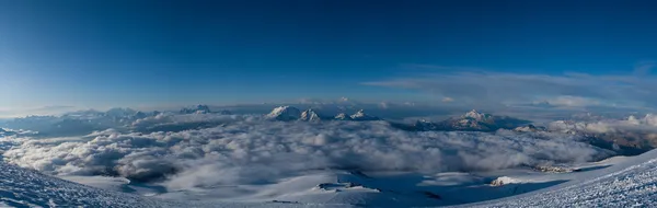 Όμορφη θέα από τη θέα από elbrus — Φωτογραφία Αρχείου
