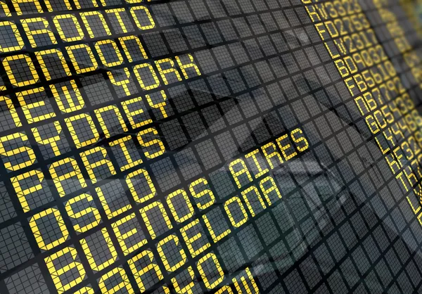 International Airport Board Close-Up — Stock Photo, Image