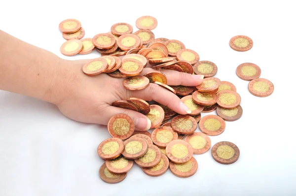 Рука об руку с монетами — стоковое фото