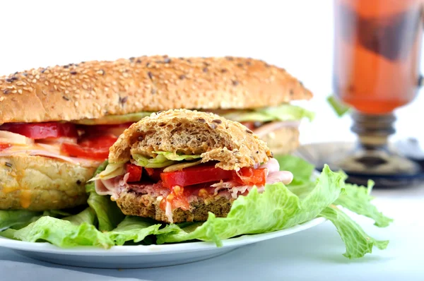 Verse sandwich met ham en kaas — Stockfoto