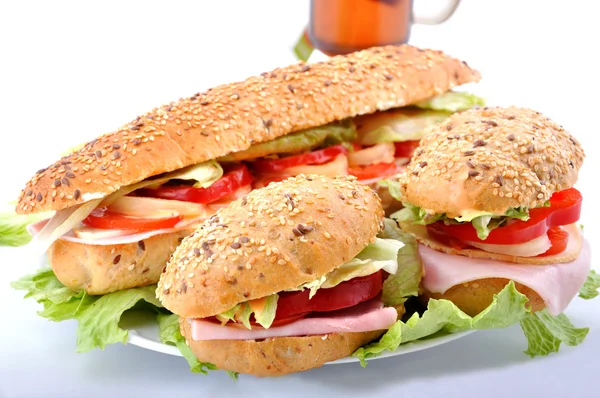 Sandwiches frescos con té — Foto de Stock