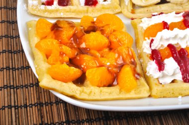 mandarin ve karamel sosu ile Homemade wafle