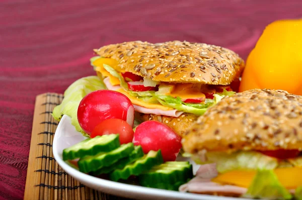 Üçgen taze sandviç — Stok fotoğraf