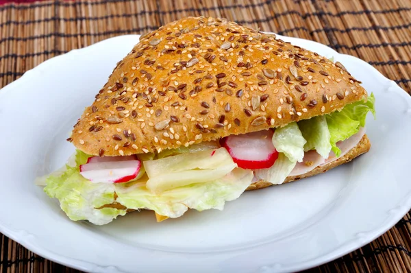 Трикутник свіжі сендвіч — стокове фото