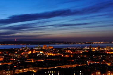 Edinburgh harbor üzerinde gece görüntüleme