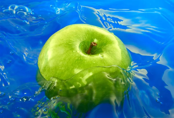 Apple water — Stock Photo, Image
