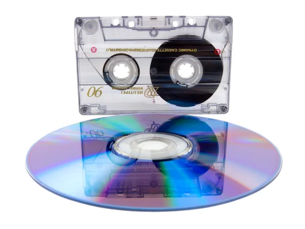 オーディオ テープのカセットとデジタル ディスク — ストック写真