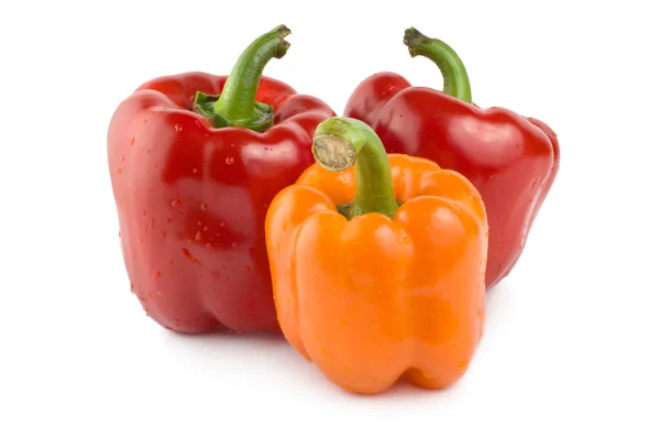 Twee rode en een oranje peper — Stockfoto